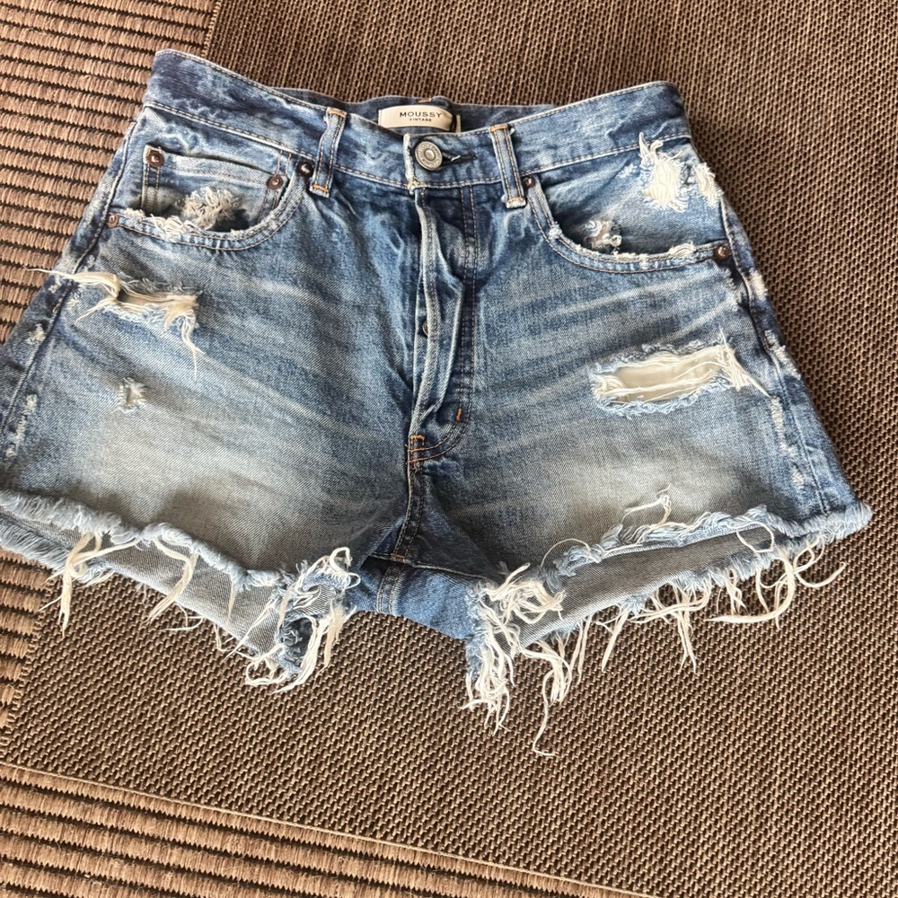 Moussy Denim Women cut-off Shorts - Picture 2 of 14